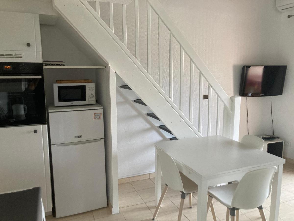 Appartement 2 Chambres Avec Piscine Face A La Mer A La Coudouliere Six-Fours-les-Plages Ngoại thất bức ảnh